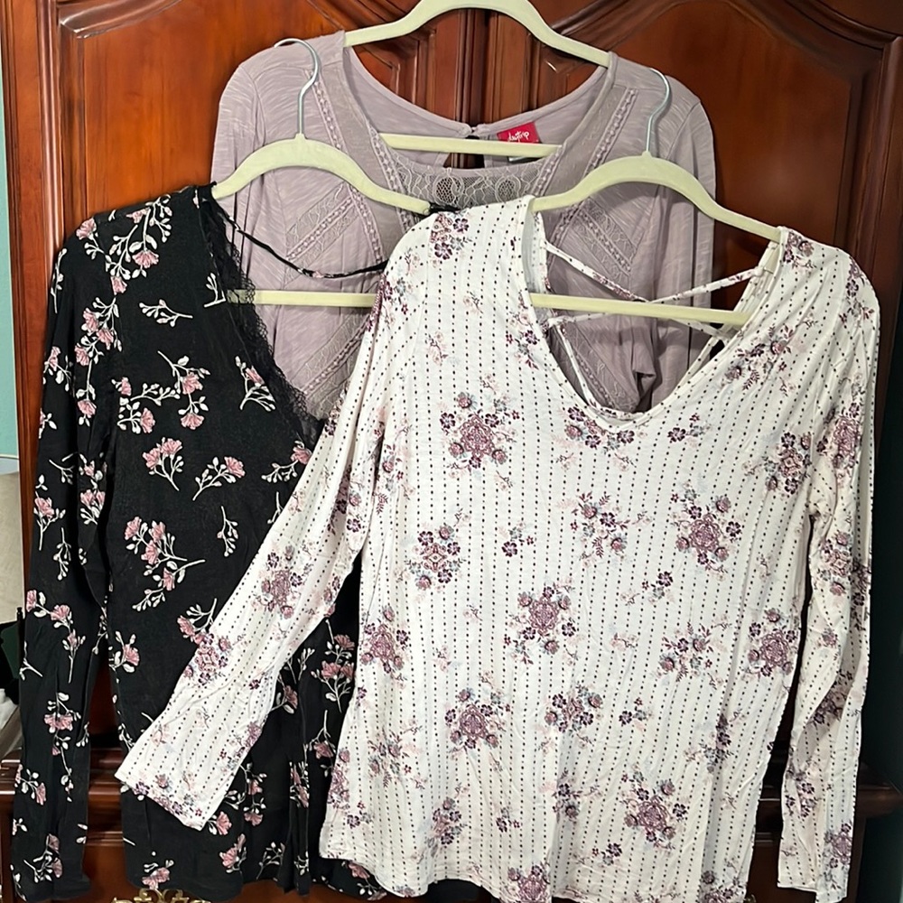 3 EUC Women’s Daytrip long sleeved t-shirts